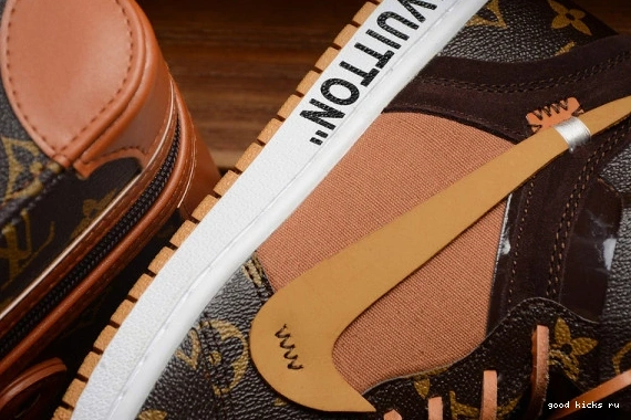 (WITH -LouiV CASE) JORDAN AIR AQ0818-158 AQ0818-158 O-W 1 0402